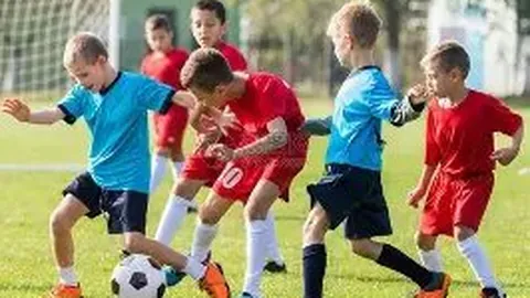 申花球员朱辰杰赛场头部受伤，官方披露具体伤情与球队近况